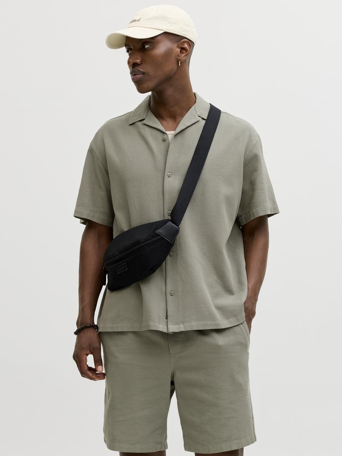 model_shot-front